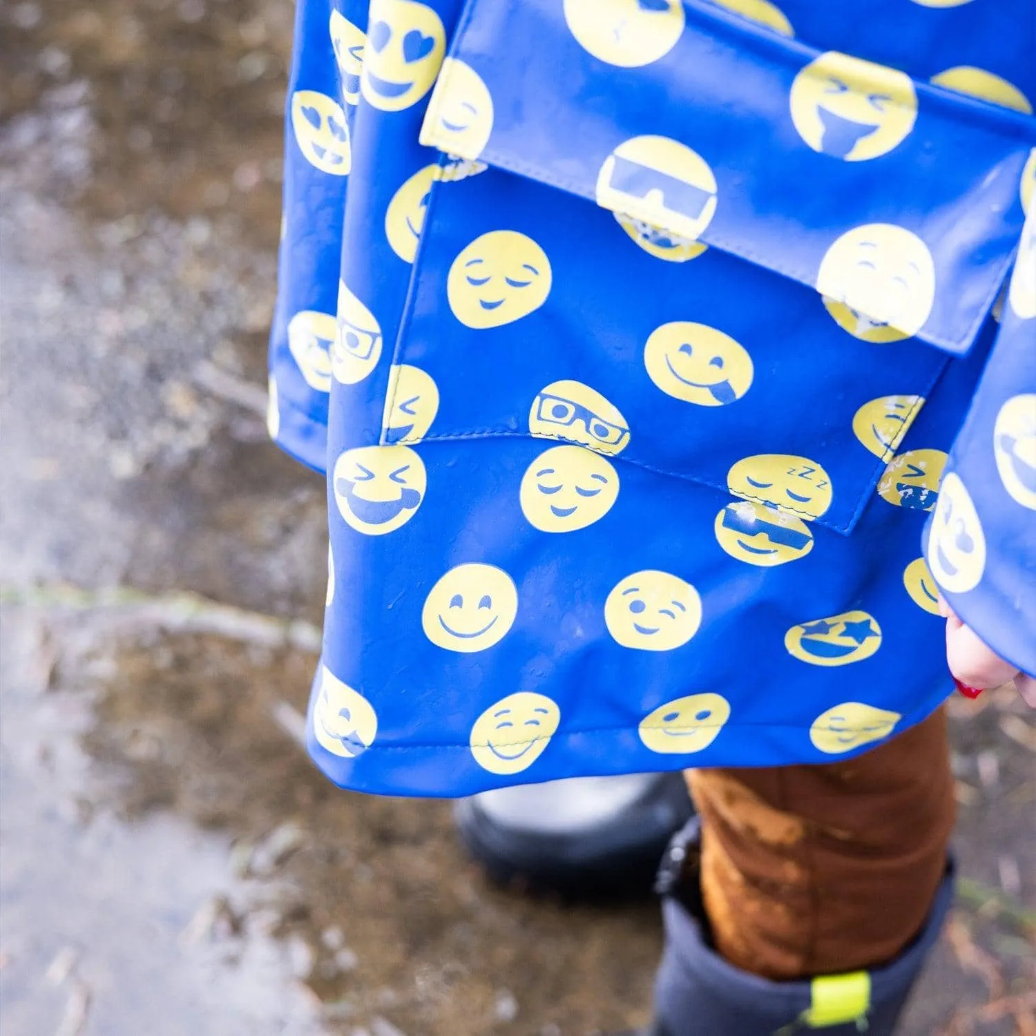 blue polka dot emoji magnetic singing in the raincoat